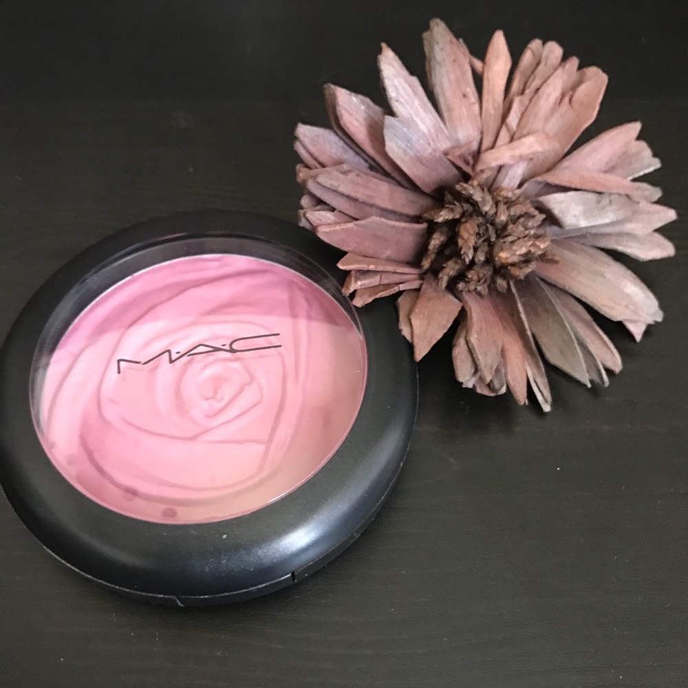 M.A.C Beauty Powder in “Summer Rose”